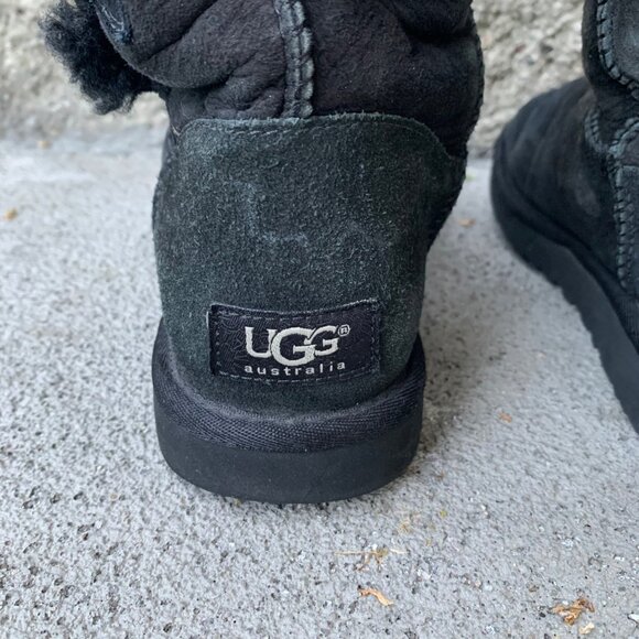 UGG AUSTRALIA Bailey Button Boots Womens 7 38 Black Suede High Boot Shearling - Picture 12 of 13
